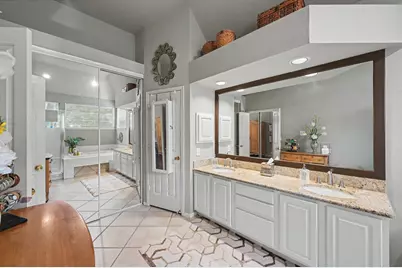 85 E Lakeridge Drive, The Woodlands, TX 77381 - Photo 23