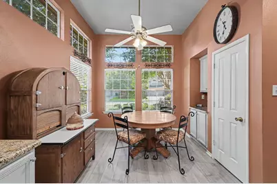 85 E Lakeridge Drive, The Woodlands, TX 77381 - Photo 11