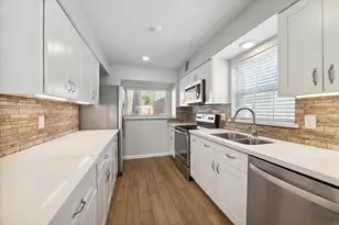 12732 Huntingwick Dr, Houston, TX 77024 - Photo 11