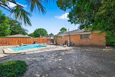 9402 Meadowcroft Drive, Houston, TX 77063 - Photo 37