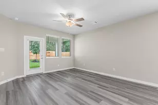 2010 W Darlington Oaks Ct, Conroe, TX 77304 - Photo 5