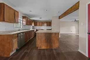 6930 S Oak Bend Dr, Alvin, TX 77511 - Photo 5