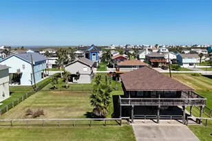 4015 Navarro Dr, Galveston, TX 77554 - Photo 1