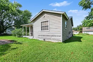 1724 N Ave S, Freeport, TX 77541 - Photo 25