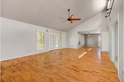 118 Lily Street, Lake Jackson, TX 77566 - Photo 7