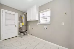 8119 Concho St St, Houston, TX 77036 - Photo 9