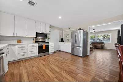 204 King Dr, Columbus, TX 78934 - Photo 13