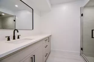 7528 Chevy Chase Dr, Houston, TX 77063 - Photo 29