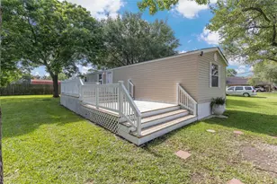 518 Elena Ln, Highlands, TX 77562 - Photo 3