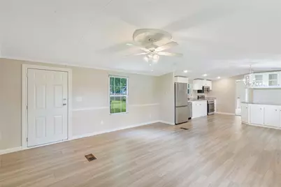 518 Elena Lane, Highlands, TX 77562 - Photo 9