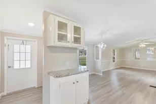 518 Elena Ln, Highlands, TX 77562 - Photo 13
