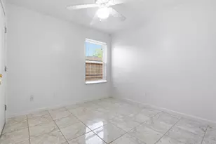 8526 Vista Oaks Manor, Houston, TX 77028 - Photo 11