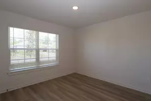 946 Garden Path Dr, Willis, TX 77378 - Photo 13