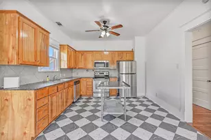 1615 Winnie St, Galveston, TX 77550 - Photo 9