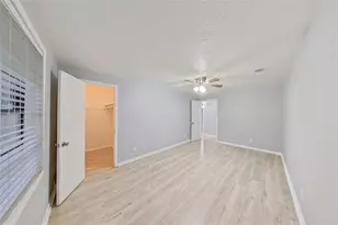 4002 Prudence Dr, Houston, TX 77045 - Photo 9