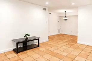 2744 Briarhurst Dr, Houston, TX 77057 - Photo 9
