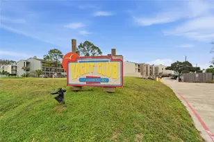 208 Yacht Club Ln, Seabrook, TX 77586 - Photo 1
