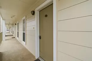 208 Yacht Club Ln, Seabrook, TX 77586 - Photo 3