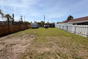 118 Van Molan St, Houston, TX 77022 - Photo 11