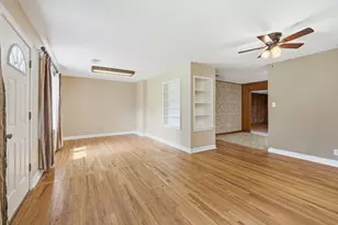 806 Mary Lake Dr, Bryan, TX 77802 - Photo 3