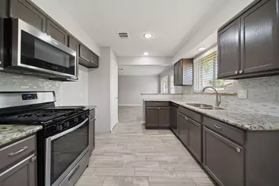 5013 Camden Lane, Pearland, TX 77584 - Photo 9