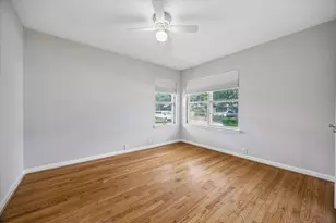8511 Bluegate St, Houston, TX 77025 - Photo 11