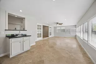8511 Bluegate St, Houston, TX 77025 - Photo 7