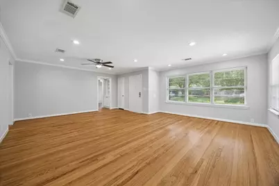 8511 Bluegate Street, Houston, TX 77025 - Photo 9