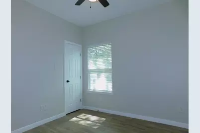 904 W Sealy Street #A, Alvin, TX 77511 - Photo 11