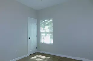 904 W Sealy St, Alvin, TX 77511 - Photo 11