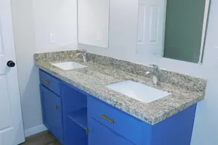 904 W Sealy St, Alvin, TX 77511 - Photo 9