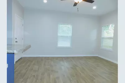 904 W Sealy Street #A, Alvin, TX 77511 - Photo 5