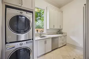 11607 Barazi Oaks Ct, Houston, TX 77024 - Photo 35