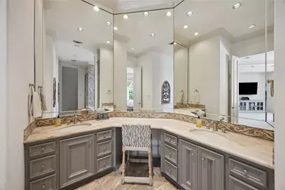 11607 Barazi Oaks Court, Houston, TX 77024 - Photo 21