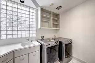 5304 Braeburn Dr, Bellaire, TX 77401 - Photo 15