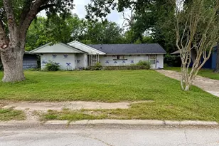 5822 Lyndhurst Dr, Houston, TX 77033 - Photo 1