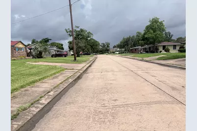 428 Azalea Street, Lake Jackson, TX 77566 - Photo 15