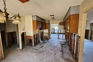 4401 Kitty Chapin Ave, Orange, TX 77632 - Photo 7