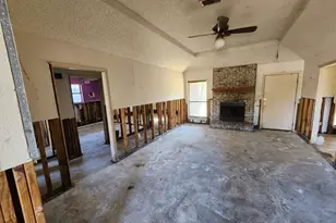 4401 Kitty Chapin Ave, Orange, TX 77632 - Photo 3