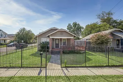 2101 Lawrence Street, Houston, TX 77008 - Photo 1
