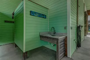 951 Kenlyn Dr, Port Bolivar, TX 77650 - Photo 9