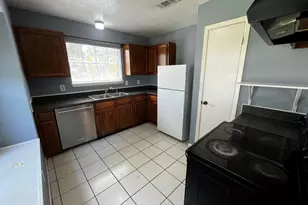 11013 Crenchrus Ct, Houston, TX 77086 - Photo 5