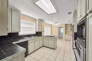 3910 Cypress Point Dr, Beaumont, TX 77707 - Photo 27