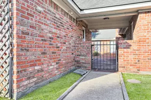 3910 Cypress Point Dr, Beaumont, TX 77707 - Photo 9