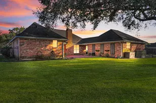 3910 Cypress Point Dr, Beaumont, TX 77707 - Photo 3