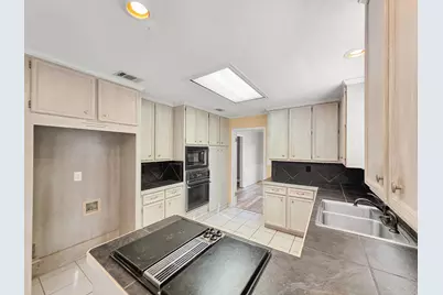 3910 Cypress Point Drive, Beaumont, TX 77707 - Photo 29