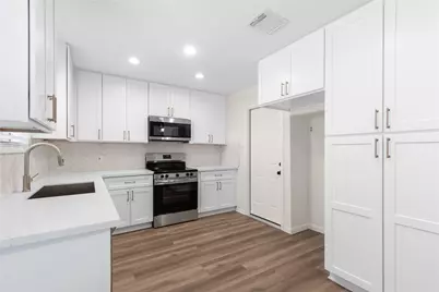 907 Avenue B, Sweeny, TX 77480 - Photo 11