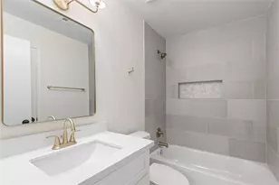 907 Avenue B, Sweeny, TX 77480 - Photo 17