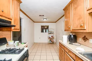 5942 Pershing St, Houston, TX 77033 - Photo 5
