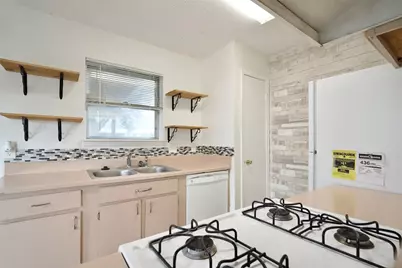 10810 Parkland Woods, Sugar Land, TX 77498 - Photo 9